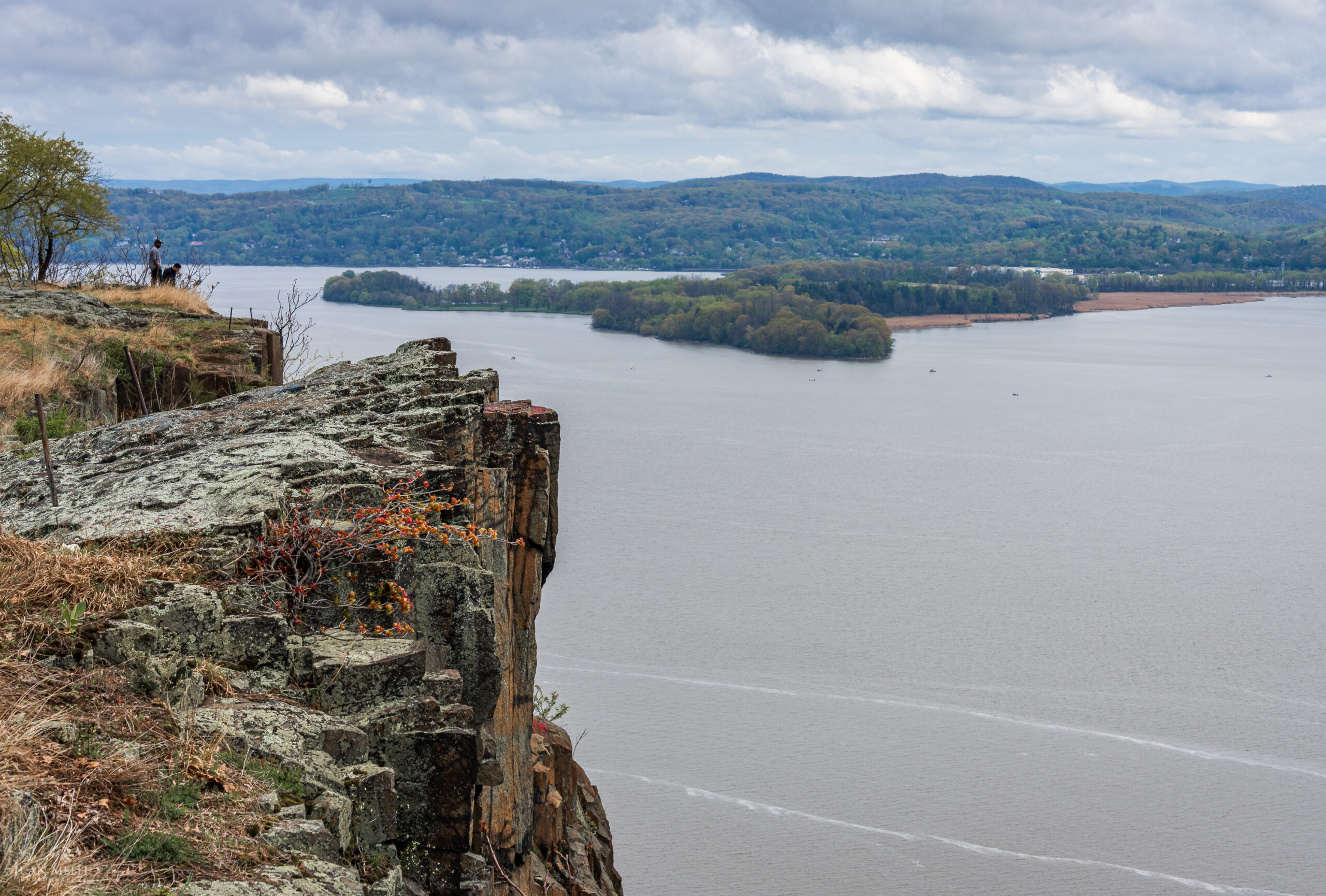 Hook Mountain cliffs