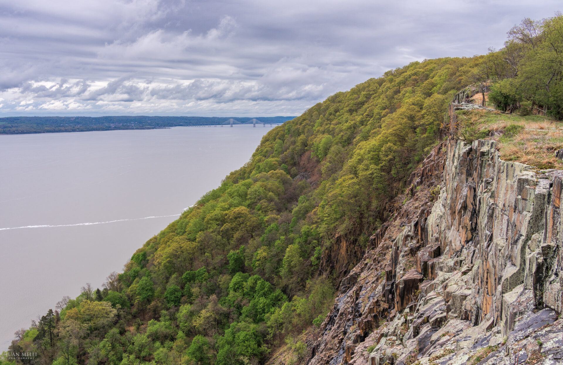 Hook Mountain cliffs
