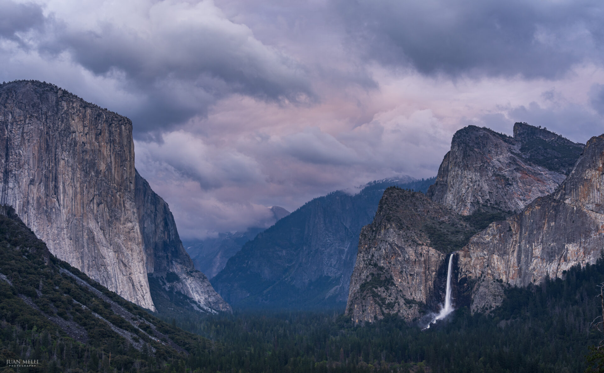Tunnel View